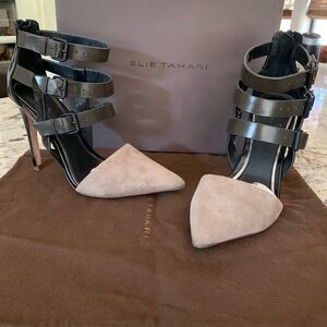 Elie Tahari 37M taupe suede black & brown leather straps
